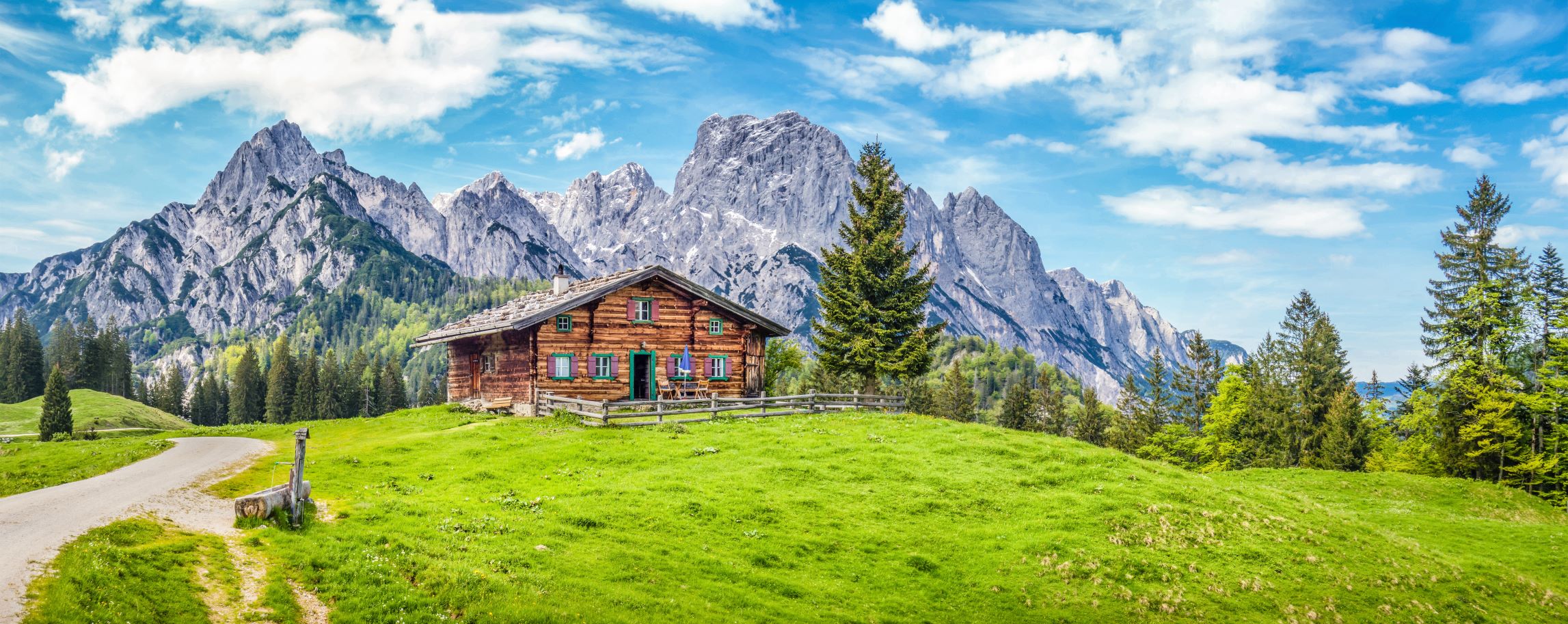 Uriges Almchalet mit Gipfelblick